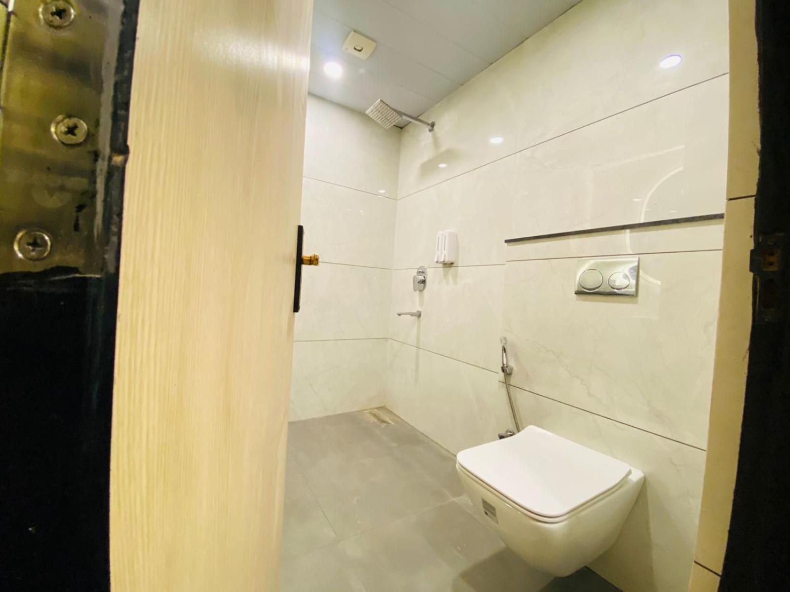 Hotel Holiday Grand Greater Noida Zewnętrze zdjęcie