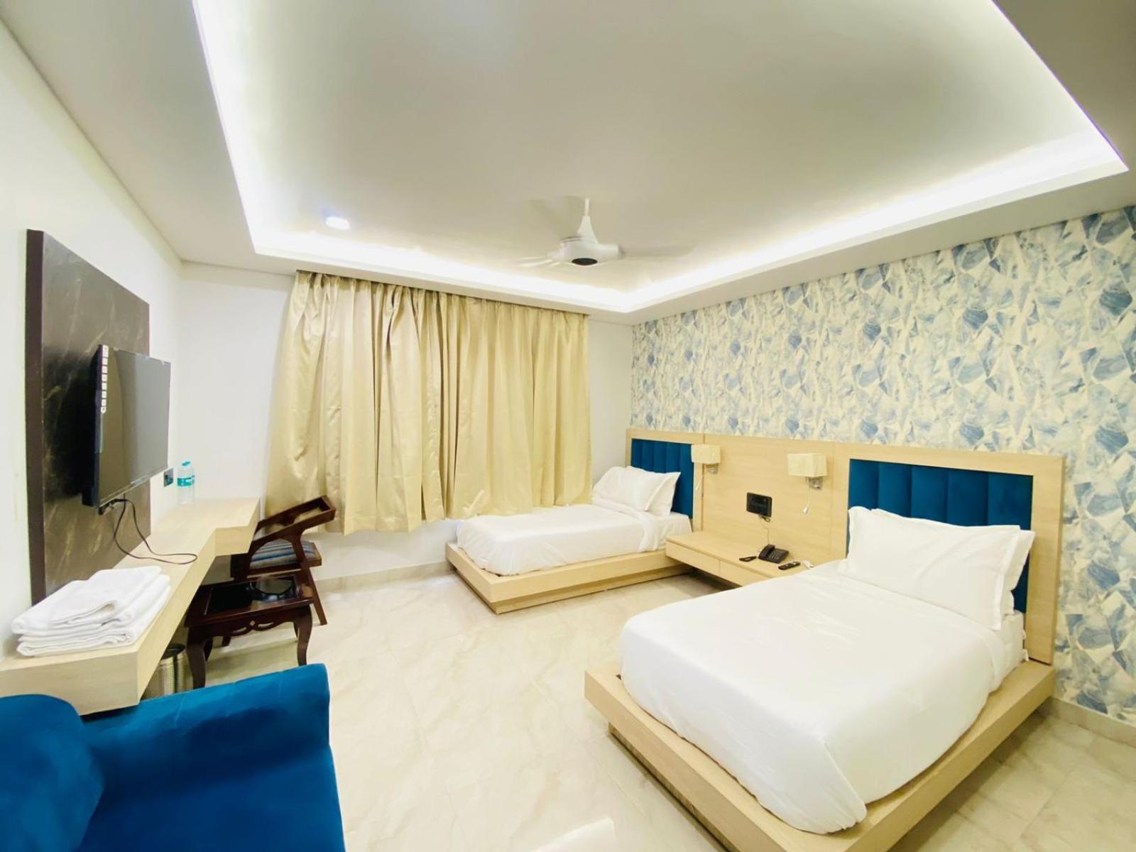 Hotel Holiday Grand Greater Noida Zewnętrze zdjęcie