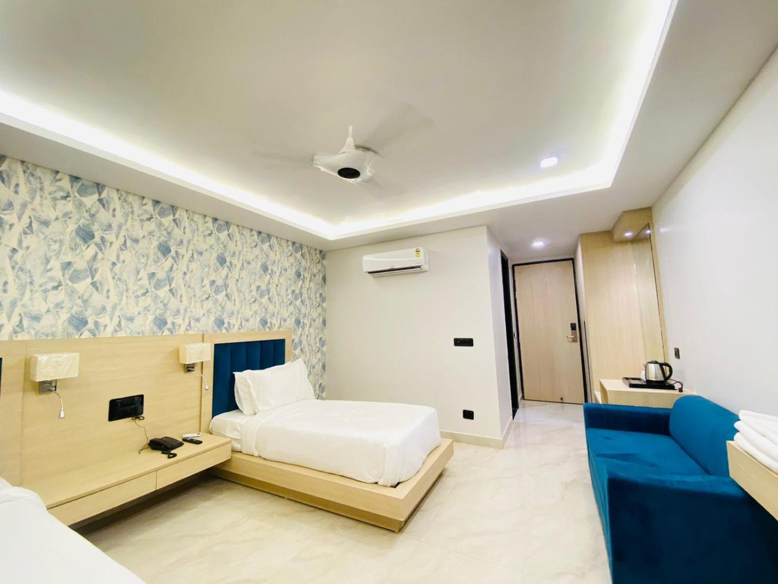 Hotel Holiday Grand Greater Noida Zewnętrze zdjęcie