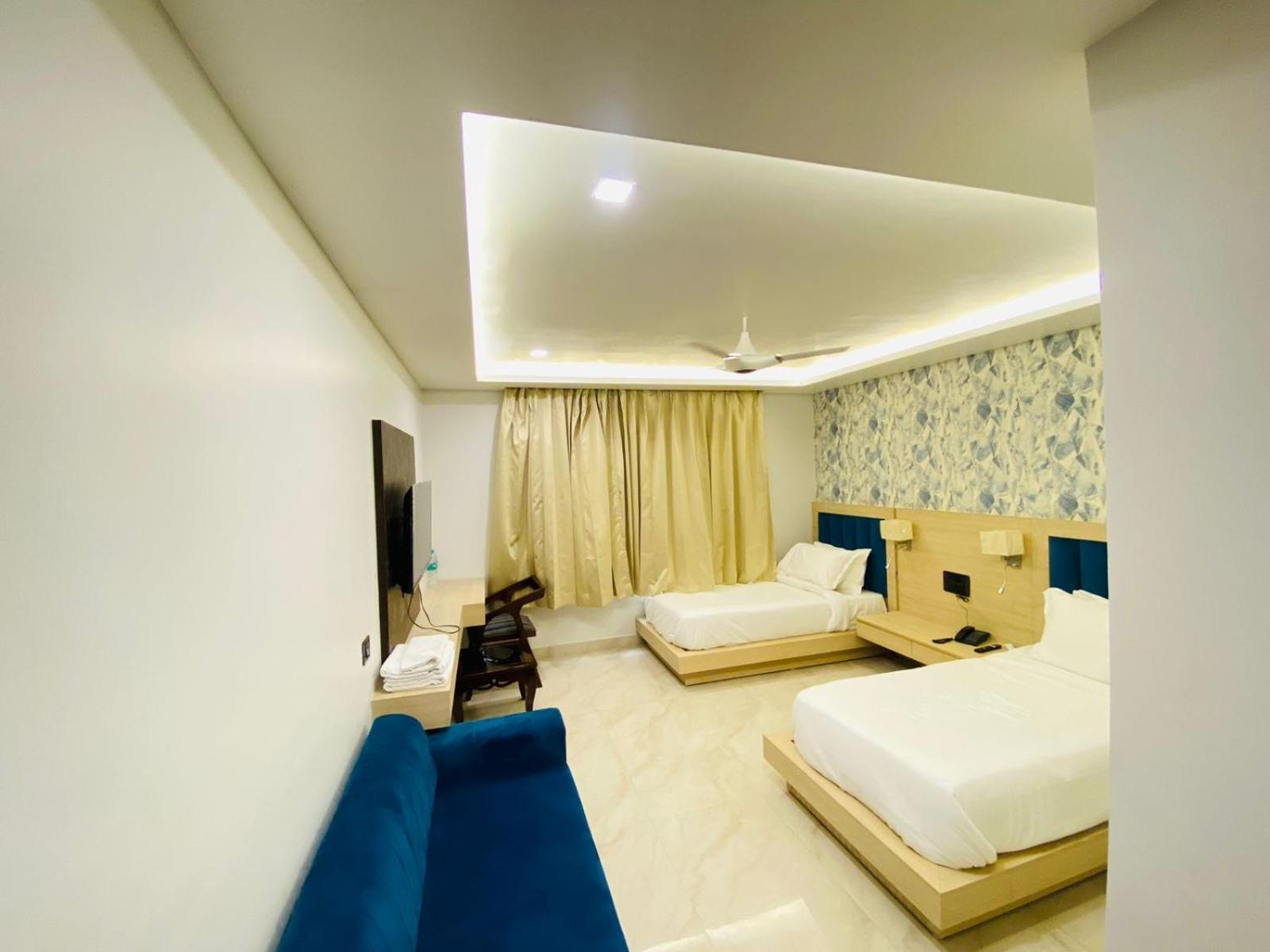 Hotel Holiday Grand Greater Noida Zewnętrze zdjęcie