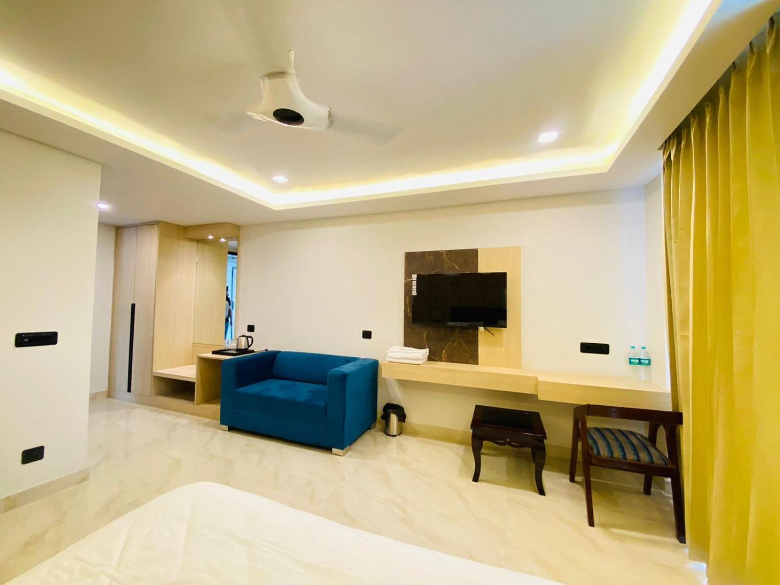 Hotel Holiday Grand Greater Noida Zewnętrze zdjęcie