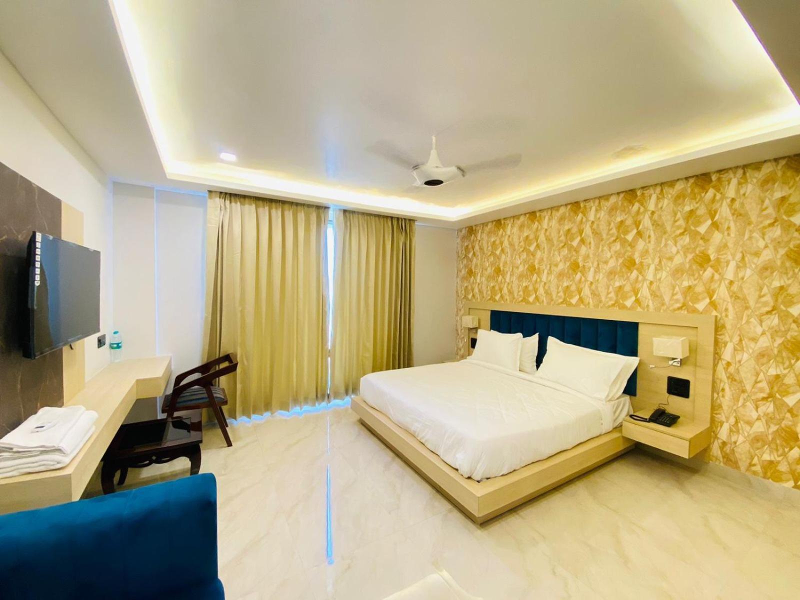 Hotel Holiday Grand Greater Noida Zewnętrze zdjęcie