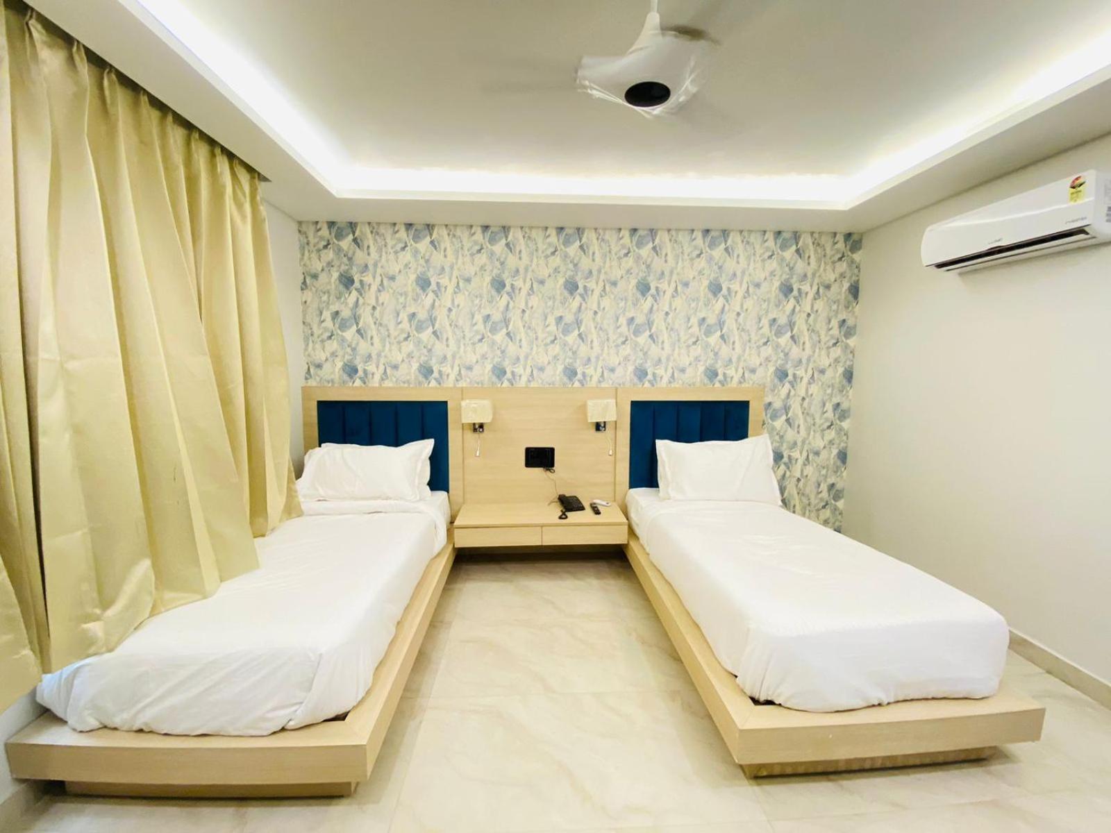 Hotel Holiday Grand Greater Noida Zewnętrze zdjęcie