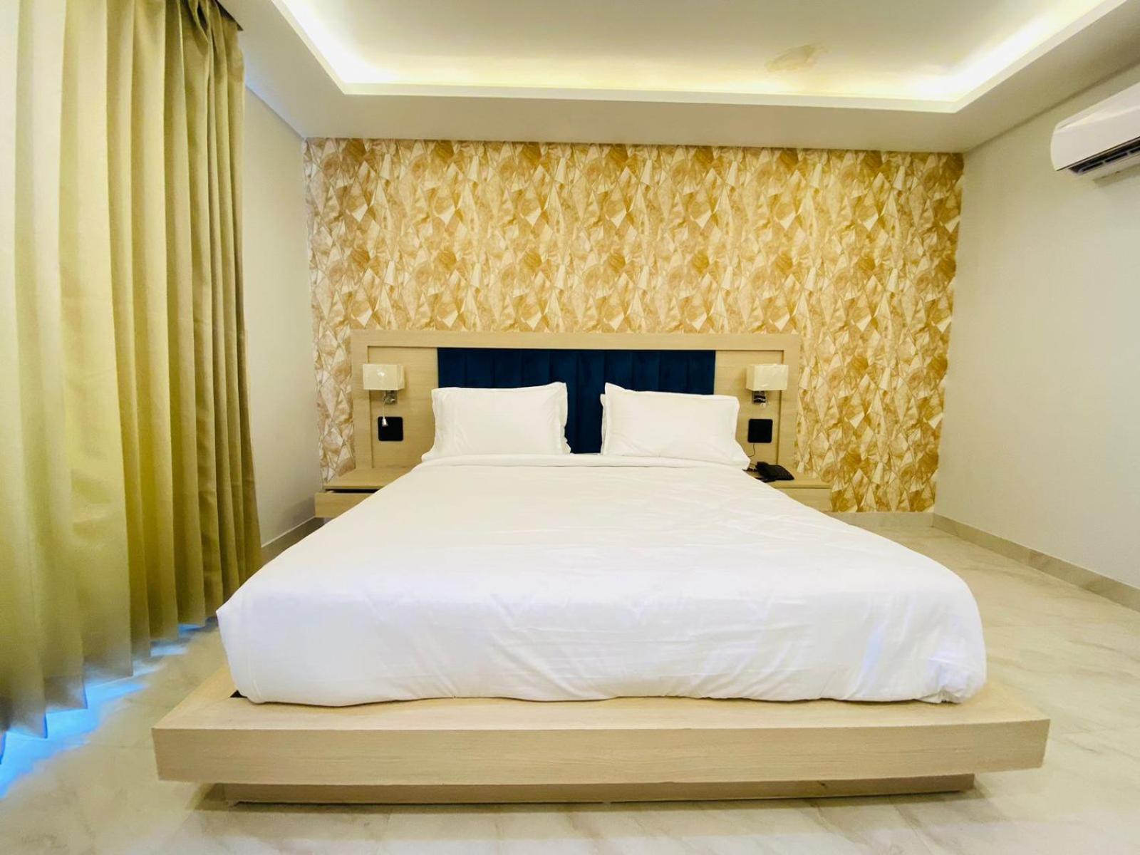 Hotel Holiday Grand Greater Noida Zewnętrze zdjęcie