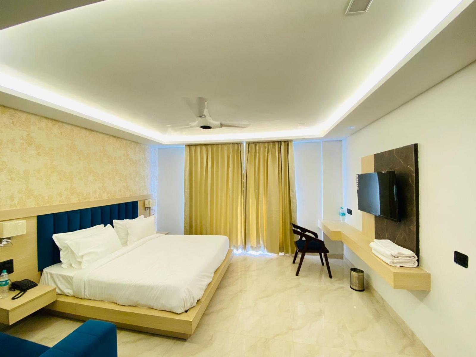 Hotel Holiday Grand Greater Noida Zewnętrze zdjęcie