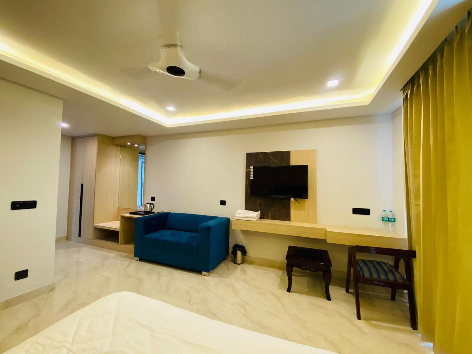 Hotel Holiday Grand Greater Noida Zewnętrze zdjęcie