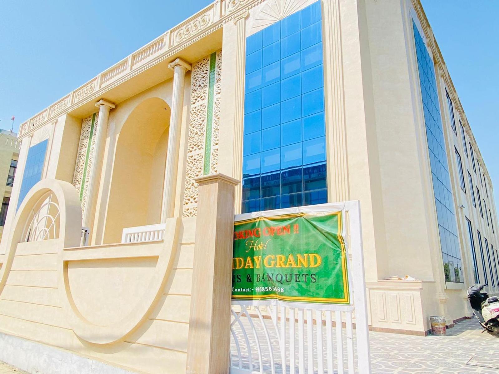 Hotel Holiday Grand Greater Noida Zewnętrze zdjęcie